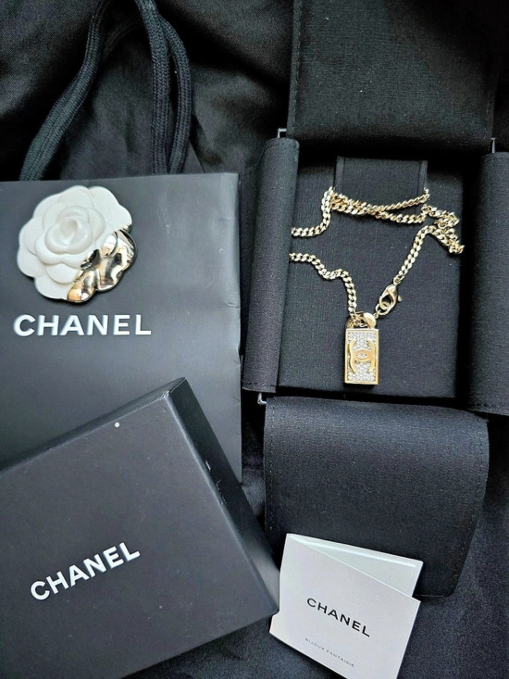 AUTHENTIC CHANEL B21 CC STRASS PENDANT NECKLACE — MADE IN ITALY